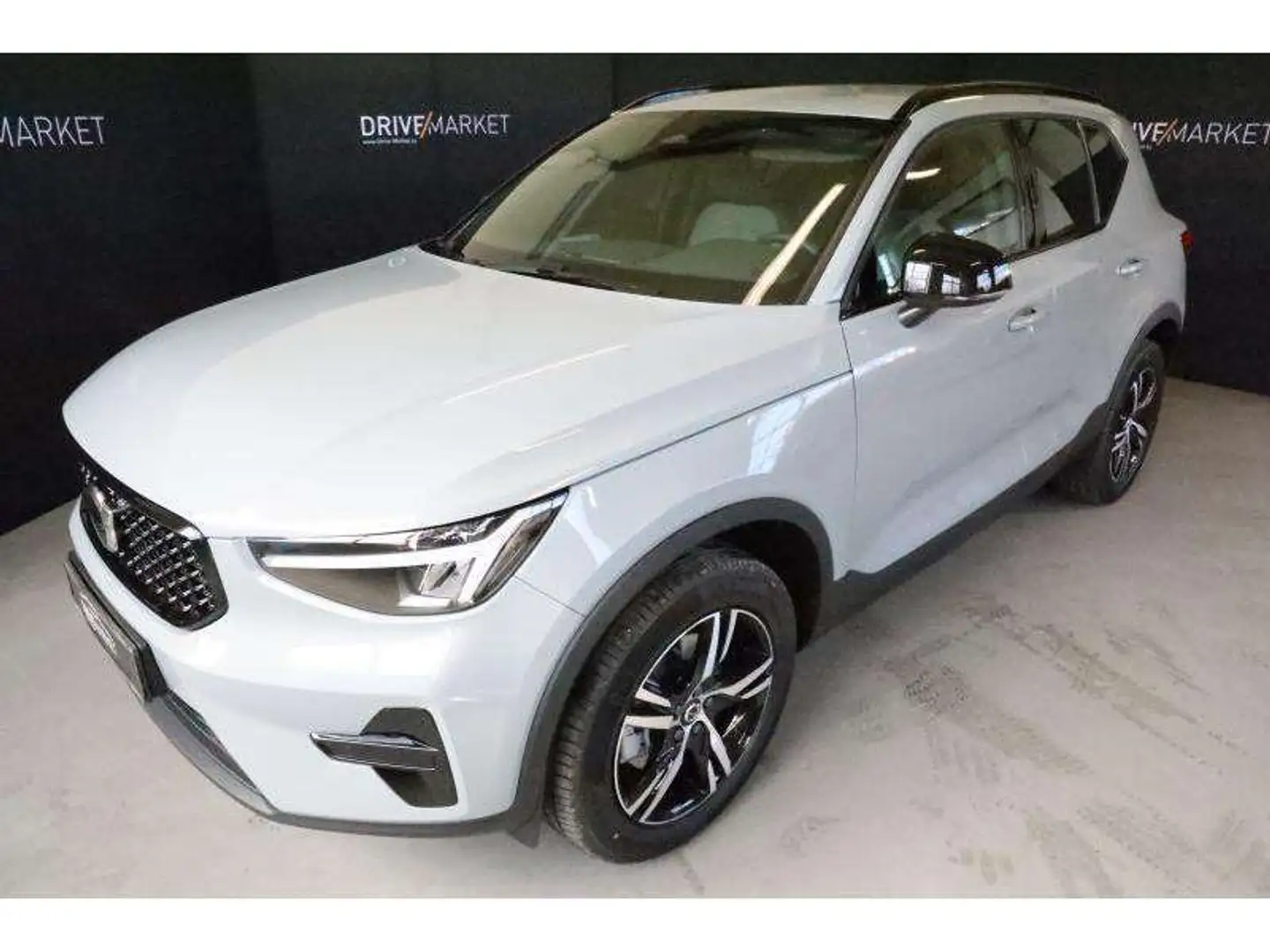 Volvo XC40 Plus Gris - 1