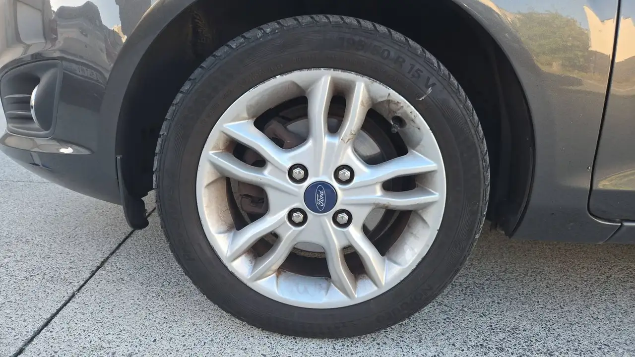 Ford Fiesta 5 portes — photo 18