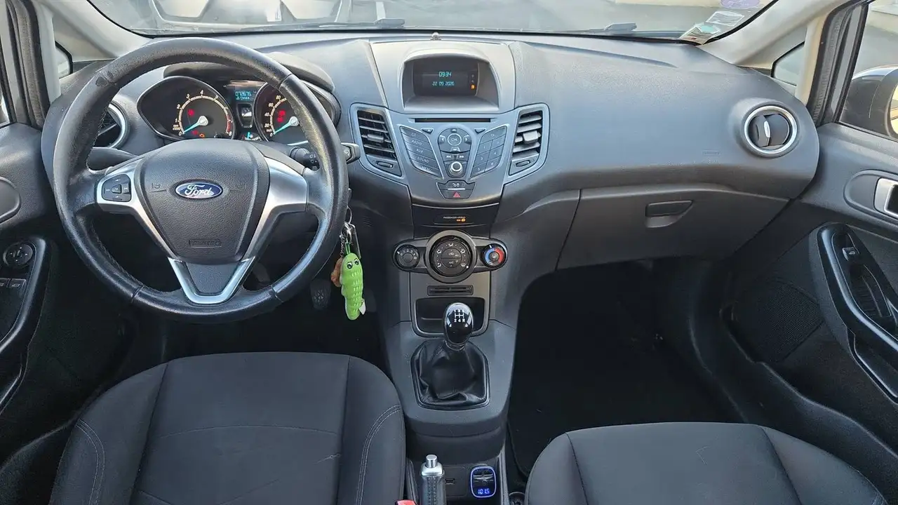 Ford Fiesta 5 portes — photo 11