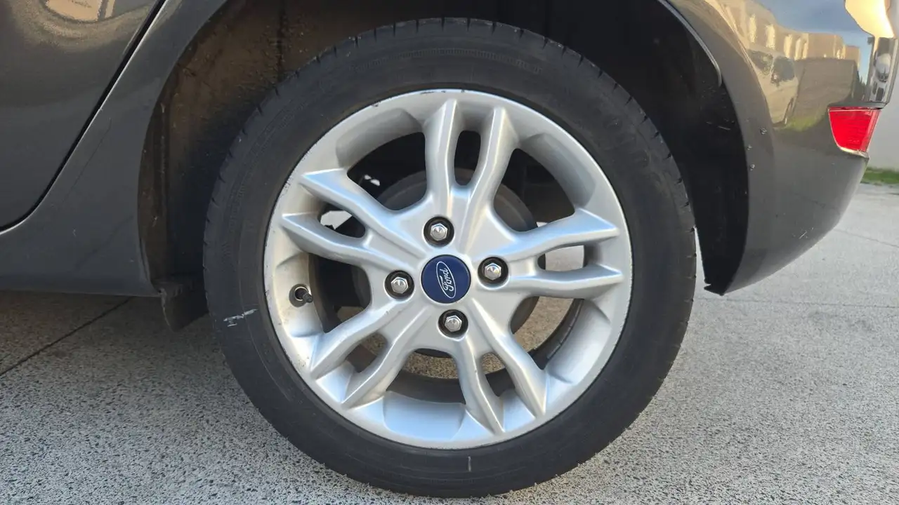 Ford Fiesta 5 portes — photo 19