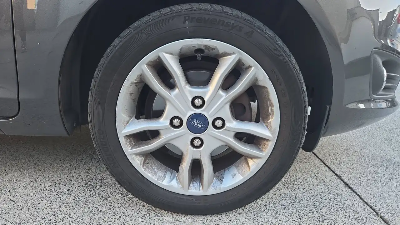 Ford Fiesta 5 portes — photo 17