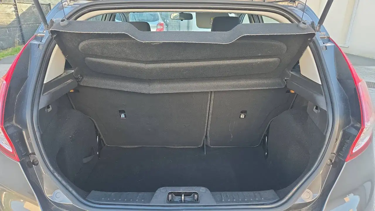 Ford Fiesta 5 portes — photo 14