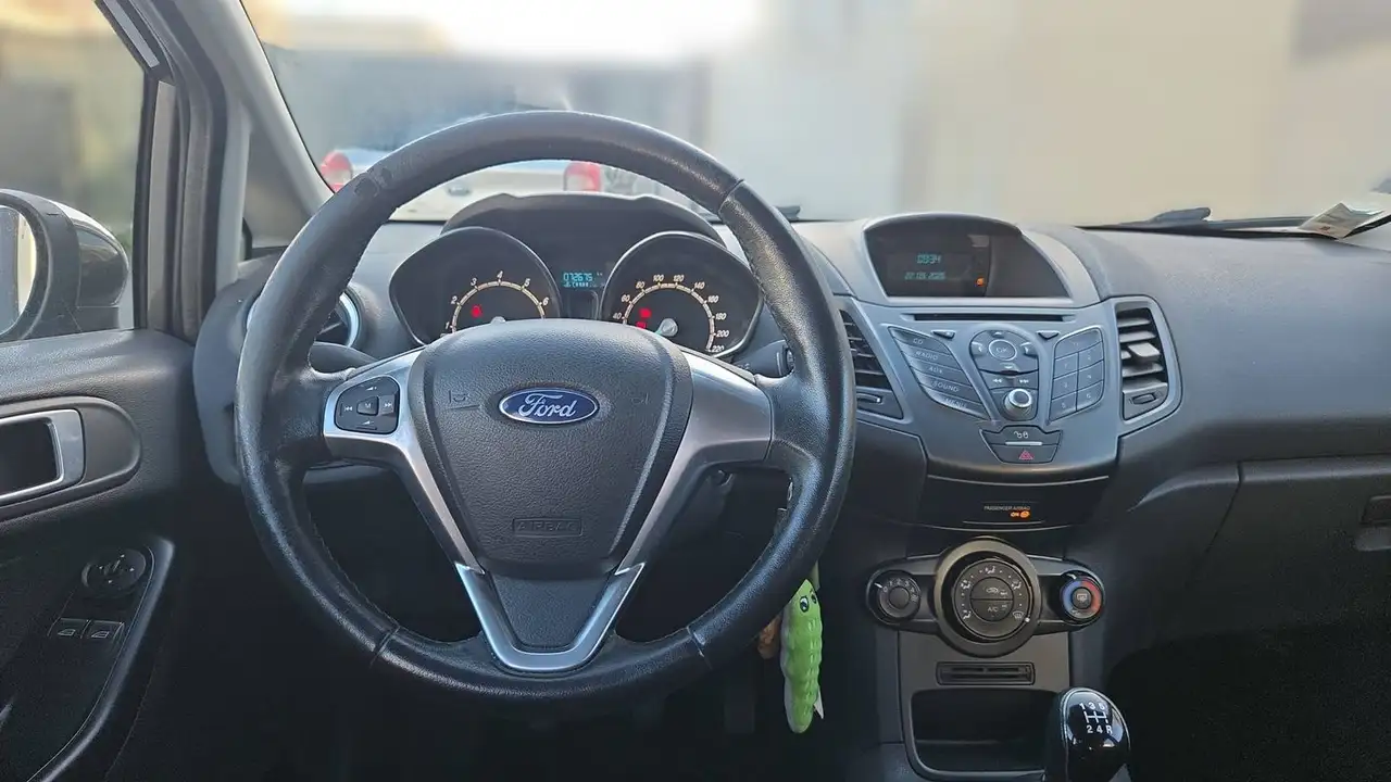 Ford Fiesta 5 portes — photo 22