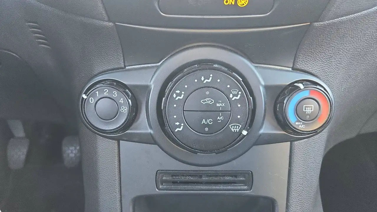 Ford Fiesta 5 portes — photo 13
