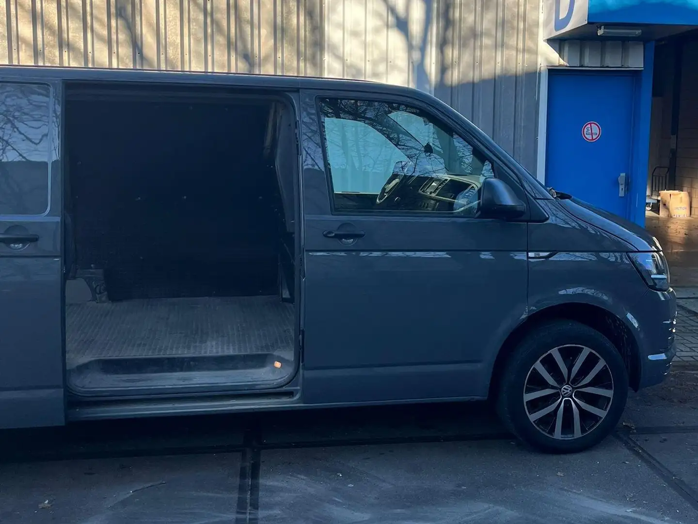 Volkswagen Transporter Transporter 2.0 TDI L2H1 Highl. Grey - 2