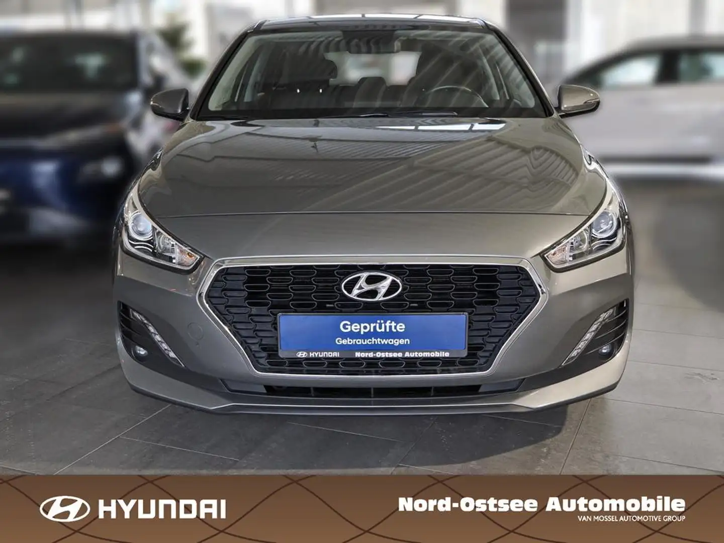 Hyundai i30 1.4 PURE  TEMPO KLIMA ISOFIX Gris - 2