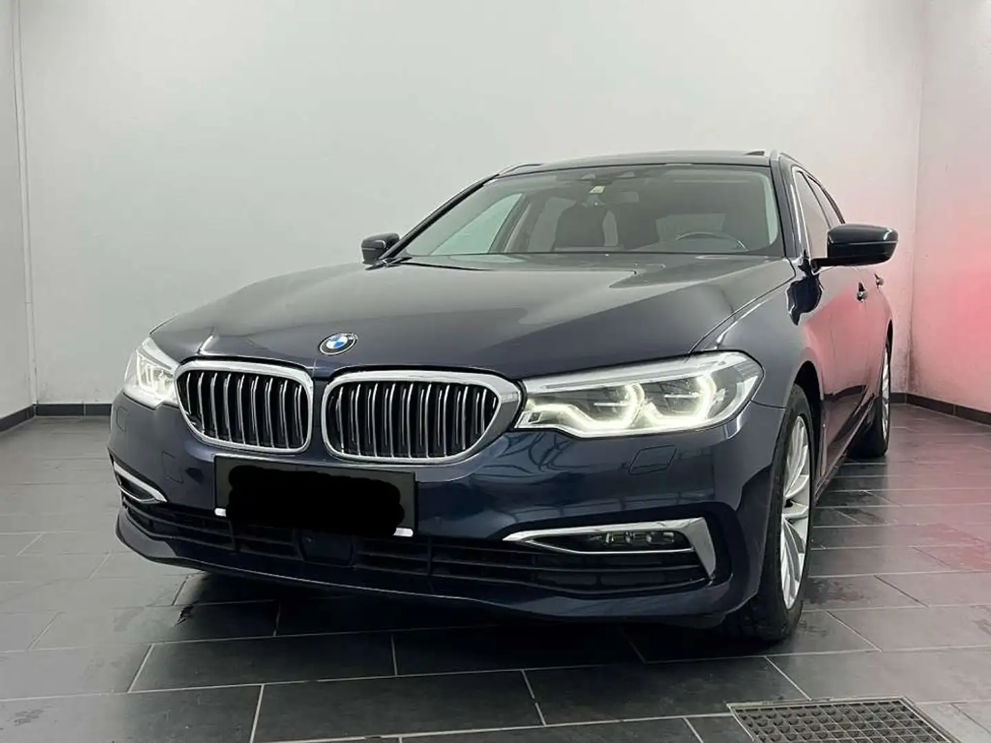 BMW 520 520d xDrive Touring Luxury Line, Handger. Urban Blau - 1