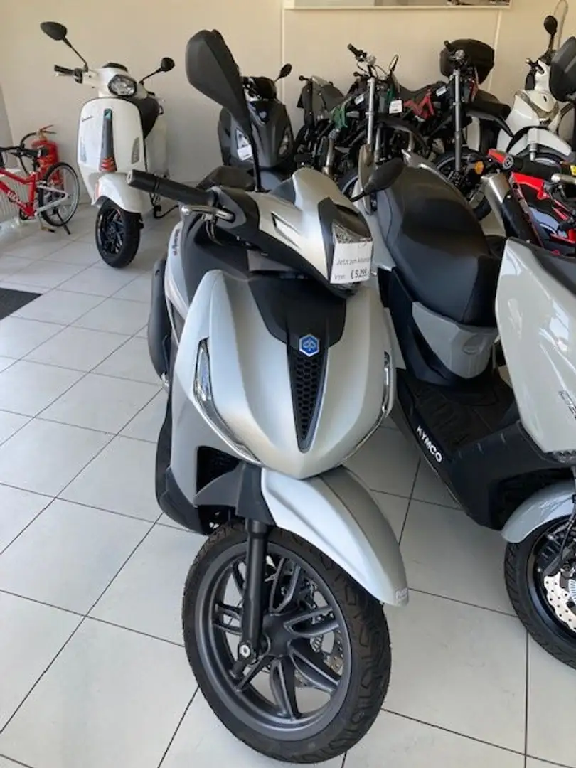 Piaggio Beverly 300 300 HPE S Argintiu - 1