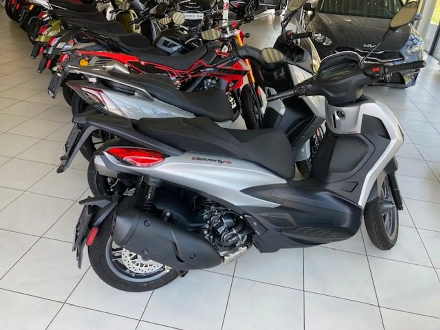 Piaggio Beverly 300 300 HPE S Argintiu - 2