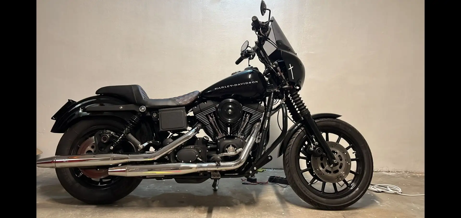 Harley-Davidson Dyna Super Glide Schwarz - 1