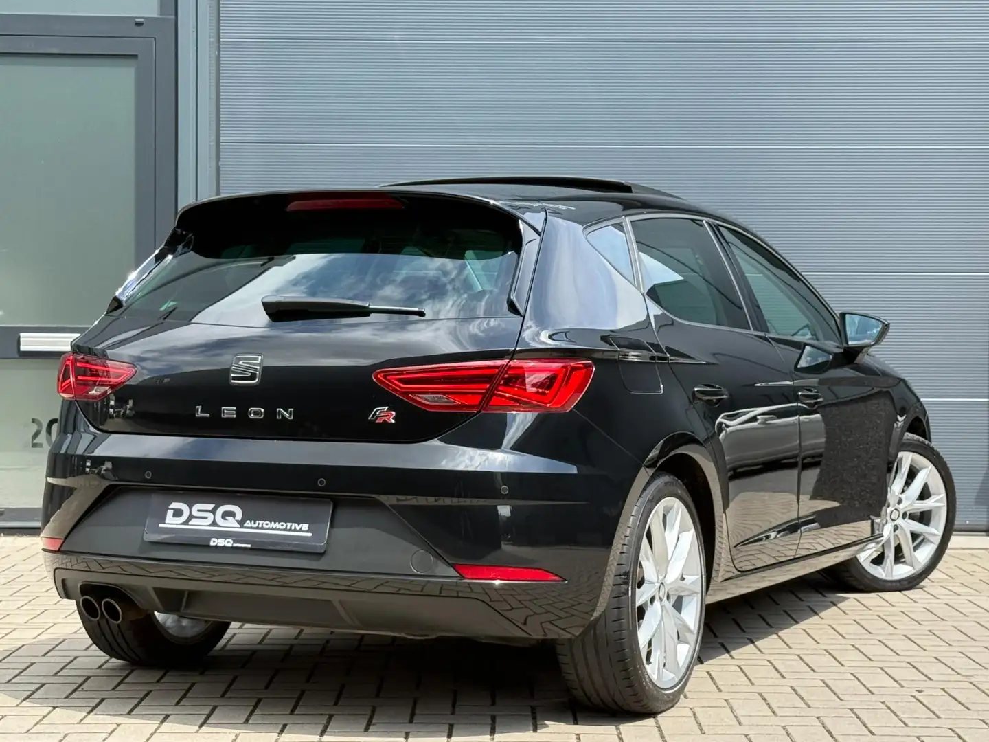 SEAT Leon 1.8 TSI FR Business Intense Zwart - 2