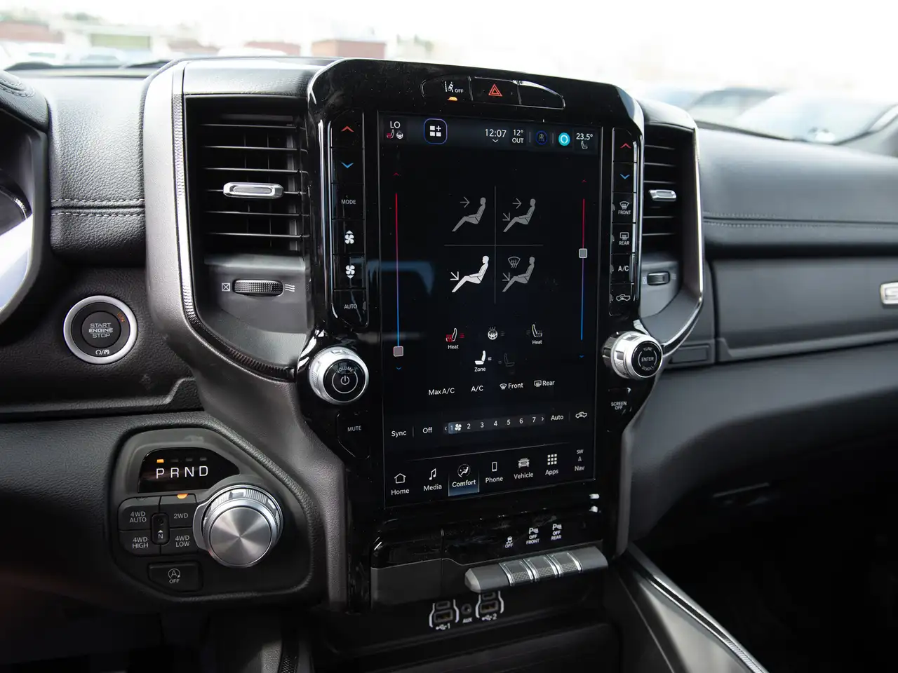 RAM 1500 снимка RAM 1500