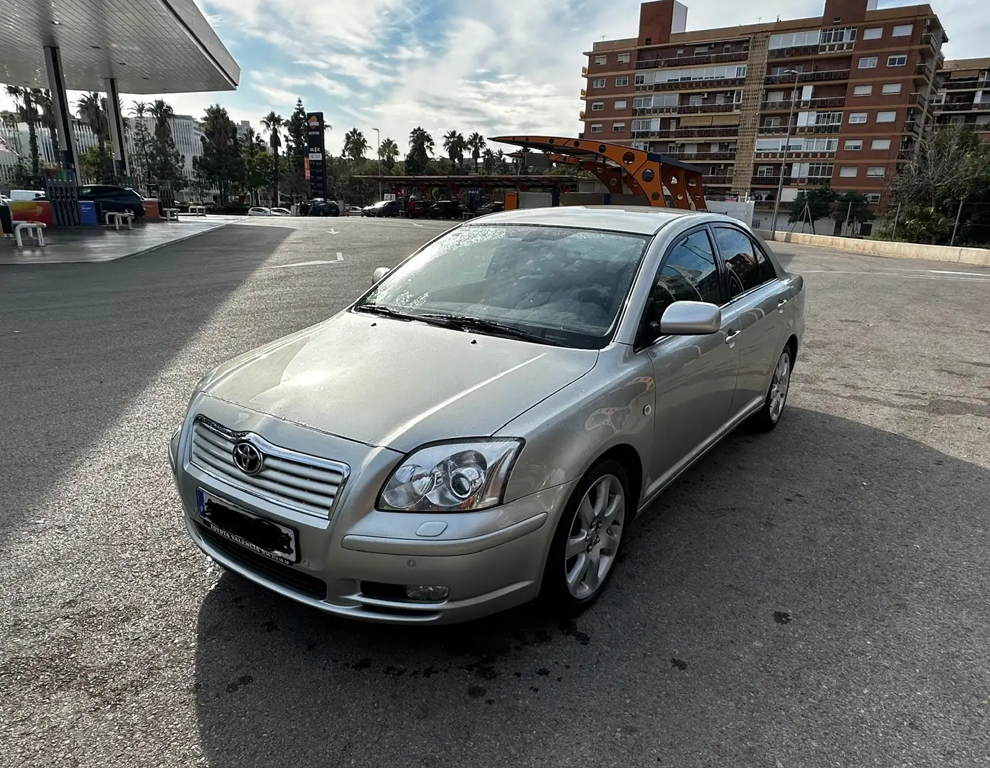 Toyota Avensis 2.0 VVT-i Executive - 1