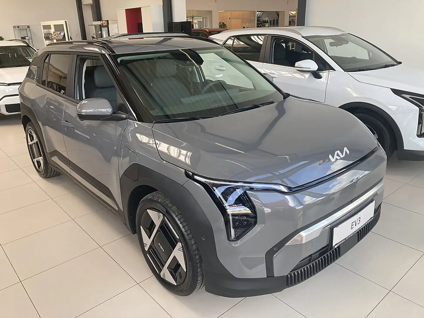 Kia EV3 FWD 81,4kWh Long Range Earth plus Grau - 2