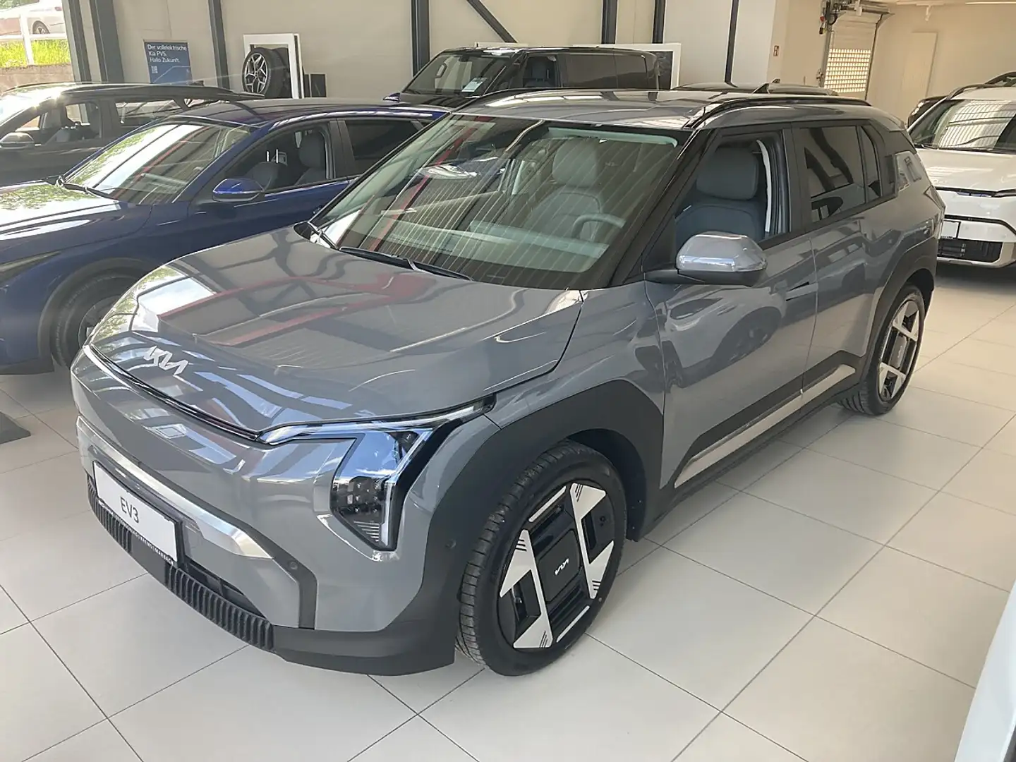 Kia EV3 FWD 81,4kWh Long Range Earth plus Grau - 1