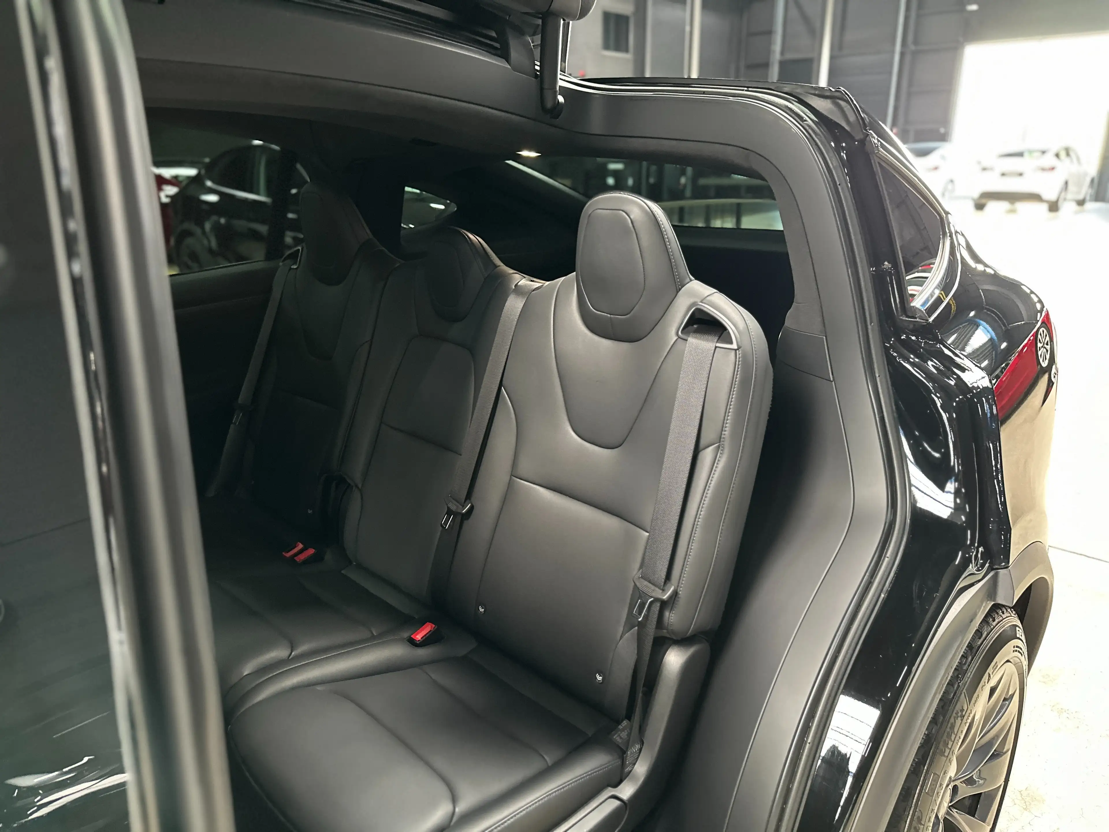 Tesla Model X LONG RANGE 100D - TOW HOOK - AUTOPILOT - CARBON — photo 13
