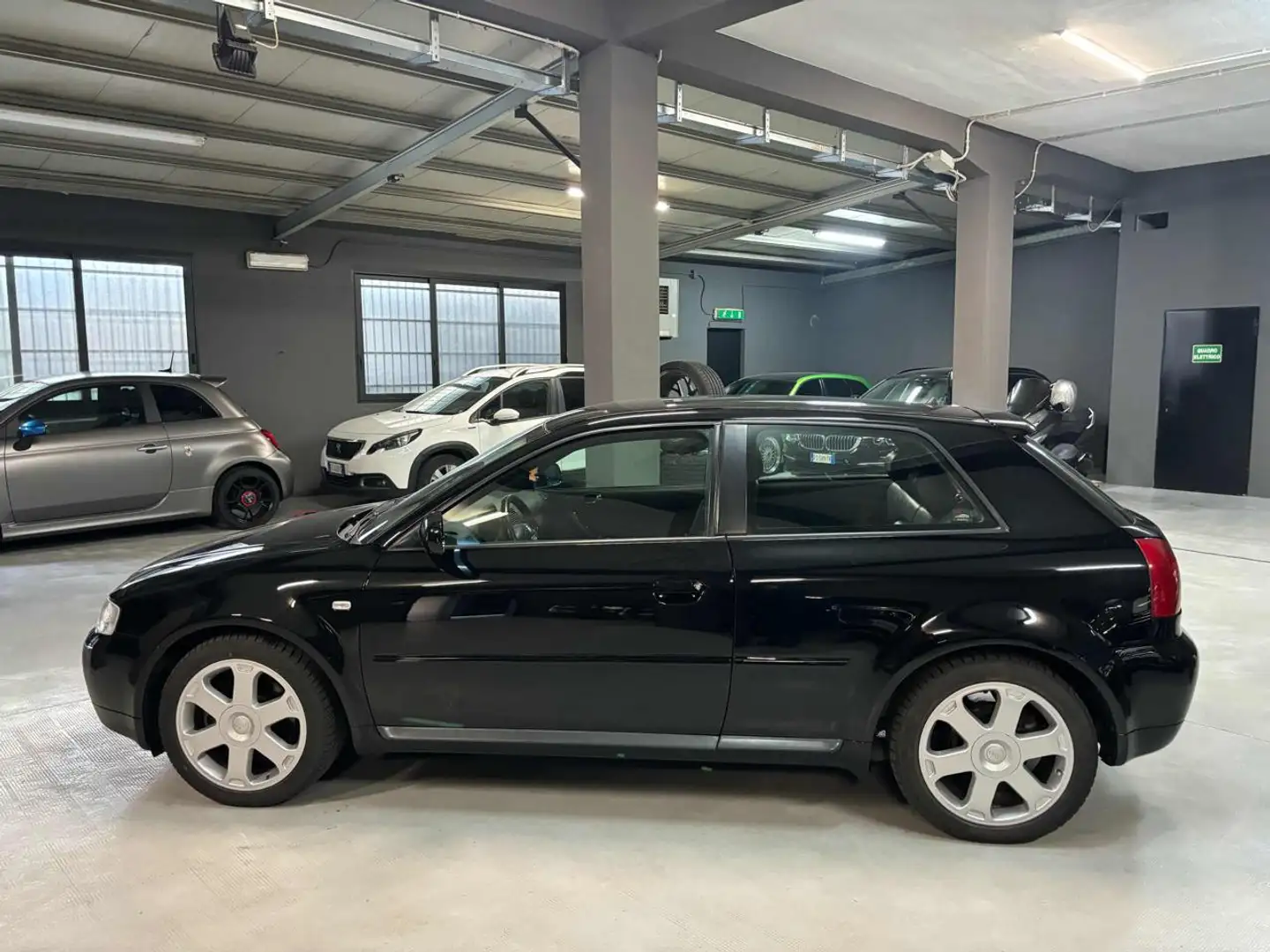 Audi S3 1.8 turbo QUATTRO MOTORE REVISIONATO Zwart - 2