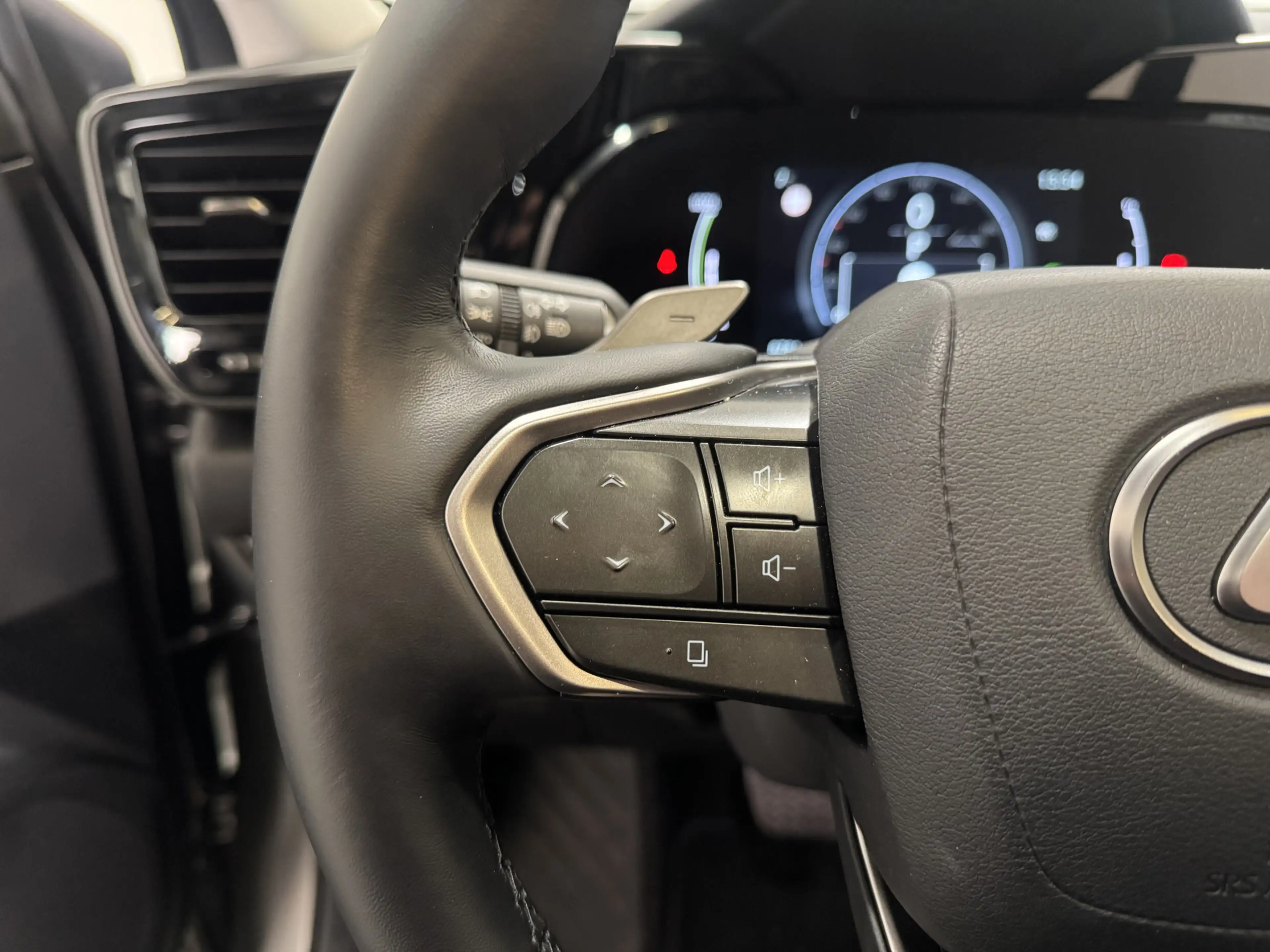 Lexus NX 450h+ AWD Executive Line | Schuif -/ kanteldak | Electri — photo 15