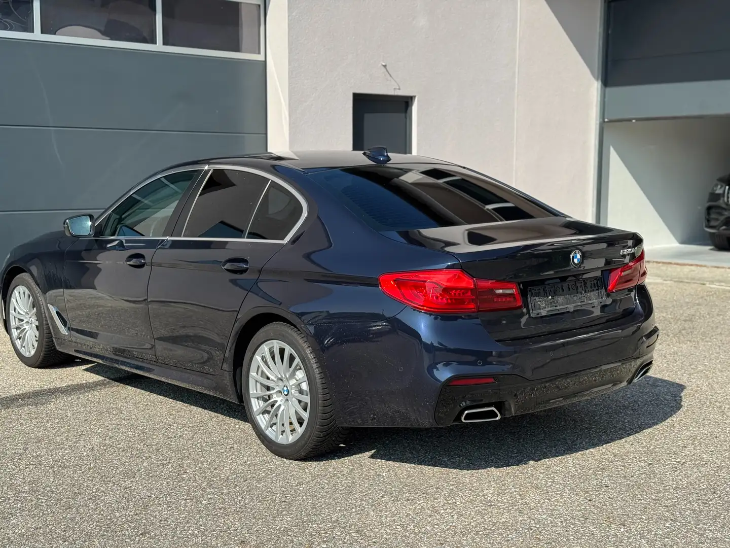 BMW 520 520d M-Body *Gepflegter Zustand* Parkassistent Blau - 2