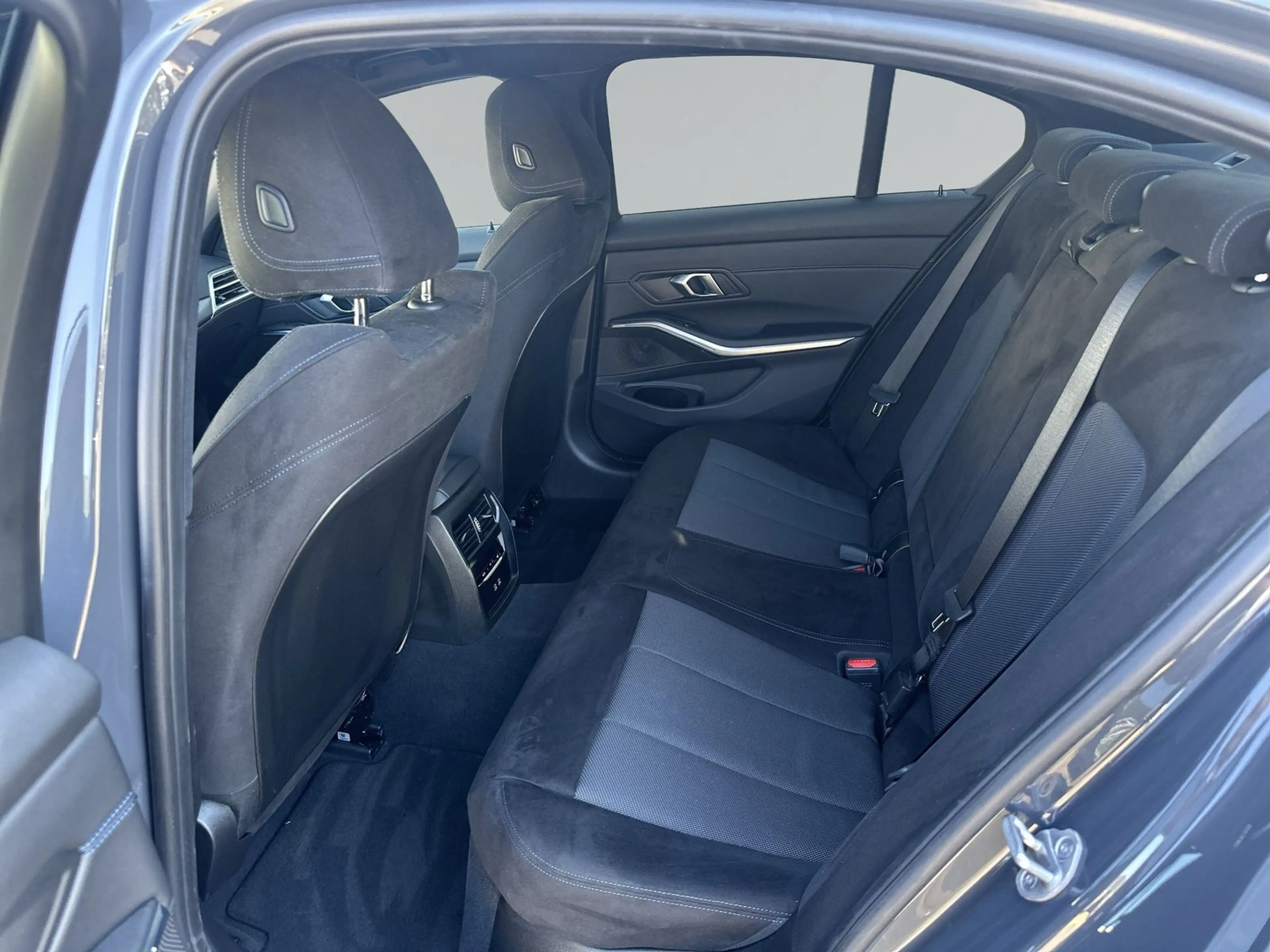 BMW 330 e Limo M Sportpaket *INNOPAKET.HUD.ACC* — photo 10