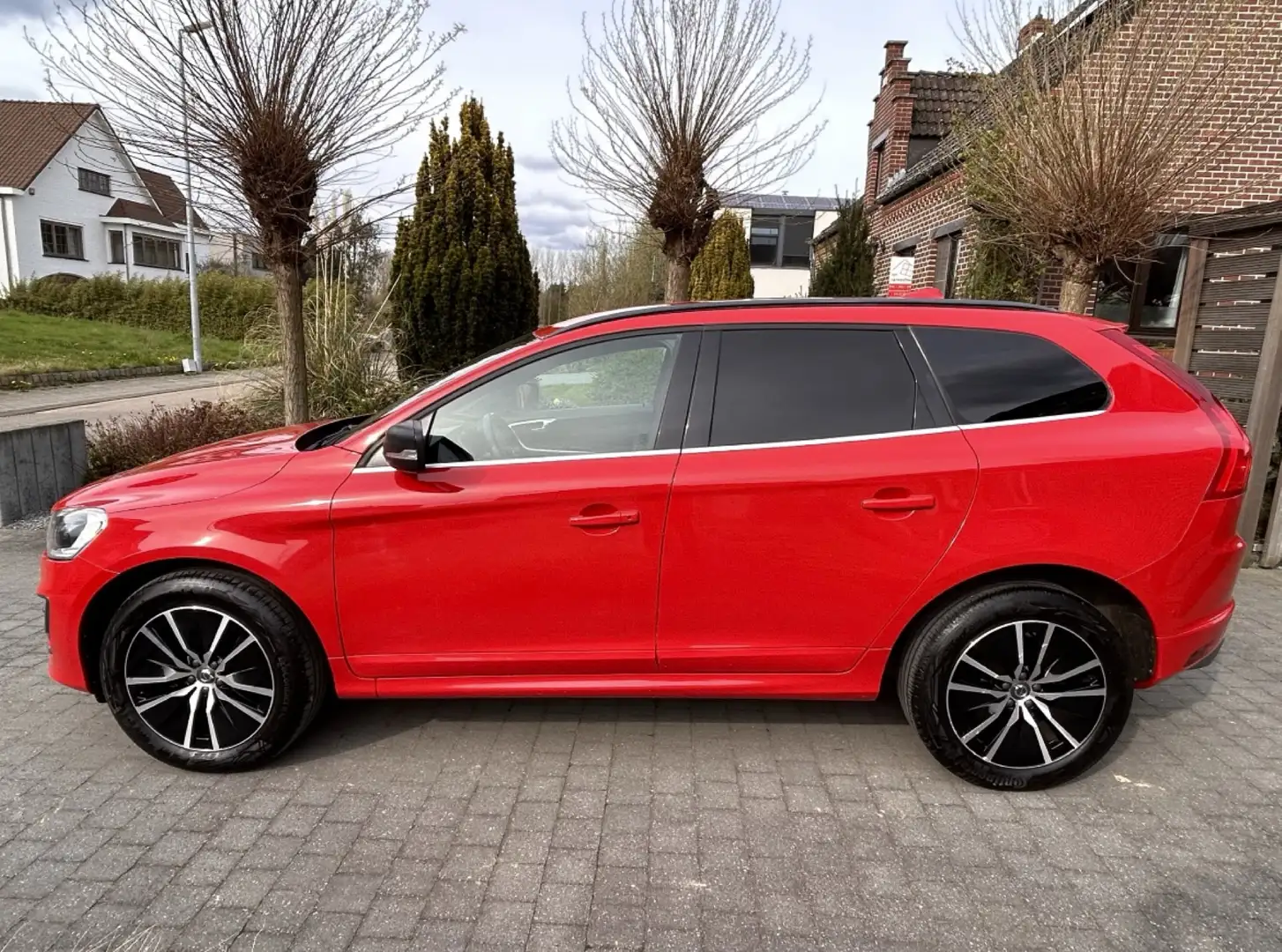 Volvo XC60 D3 R-Design - Passion Red Rood - 2
