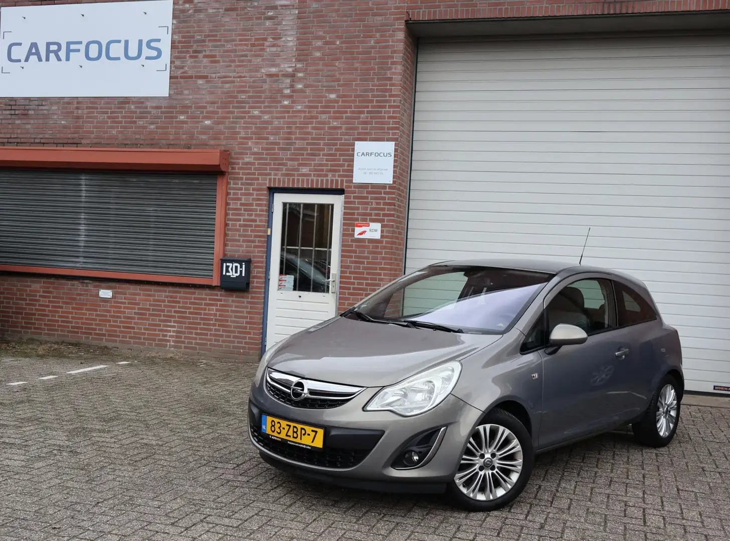 Opel Corsa 1.4-16V Cosmo NAP 3e eigenaar Cruise PDC Leder Nav Bruin - 1
