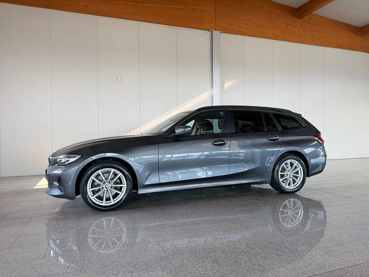 BMW 320 320 d xDrive Advantage Grau - 1