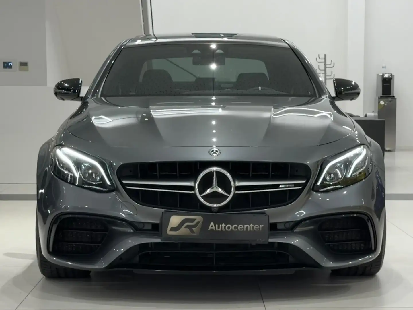 Mercedes-Benz E 63 AMG AMG E 63 S 4Matic AMG Speedshift 9G-MCT Grau - 2