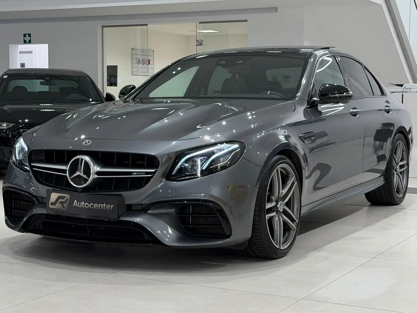 Mercedes-Benz E 63 AMG AMG E 63 S 4Matic AMG Speedshift 9G-MCT Grau - 1