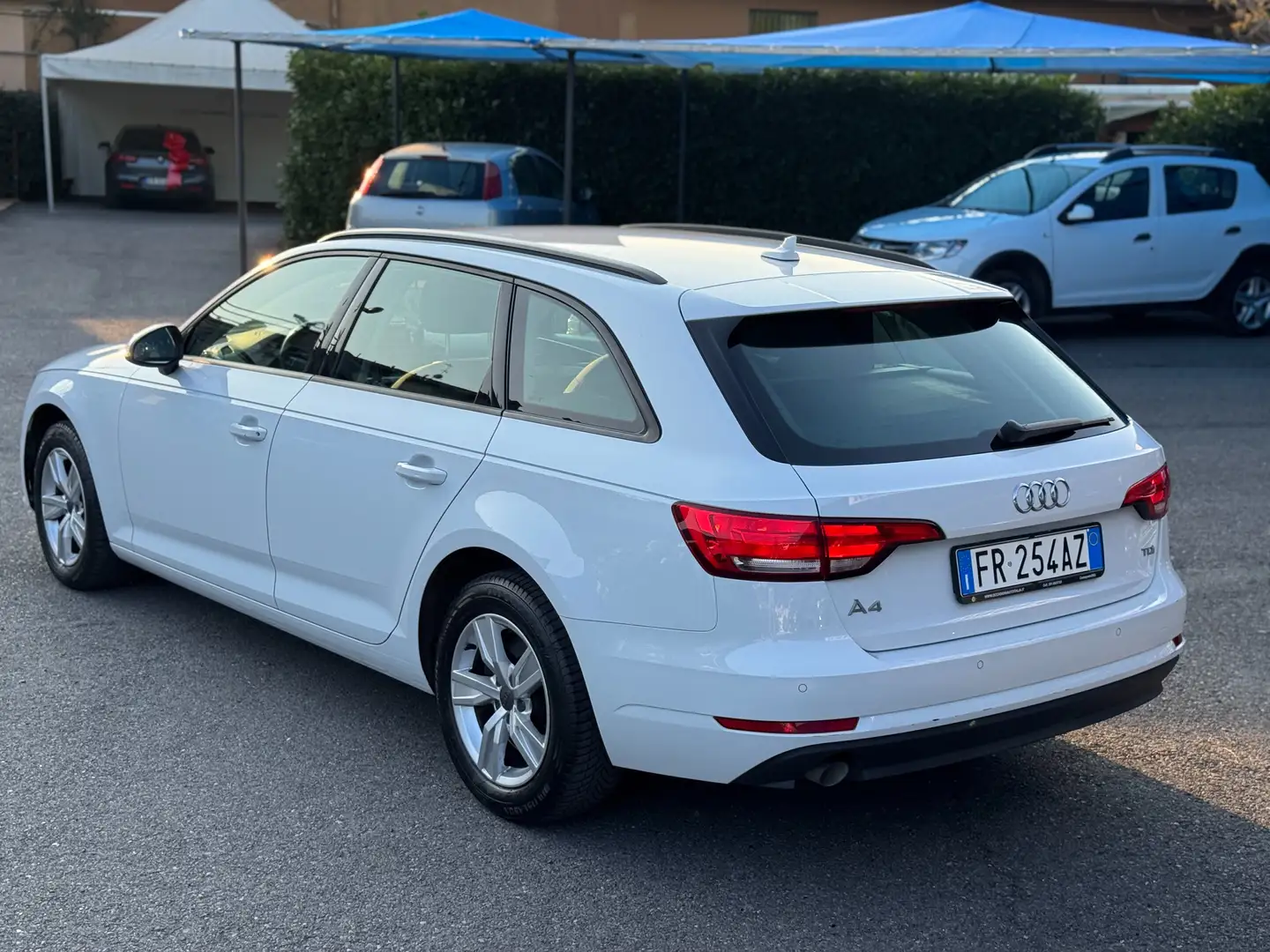 Audi A4 Avant Avant 35 2.0 tdi Design 150cv s-tronic Beyaz - 2