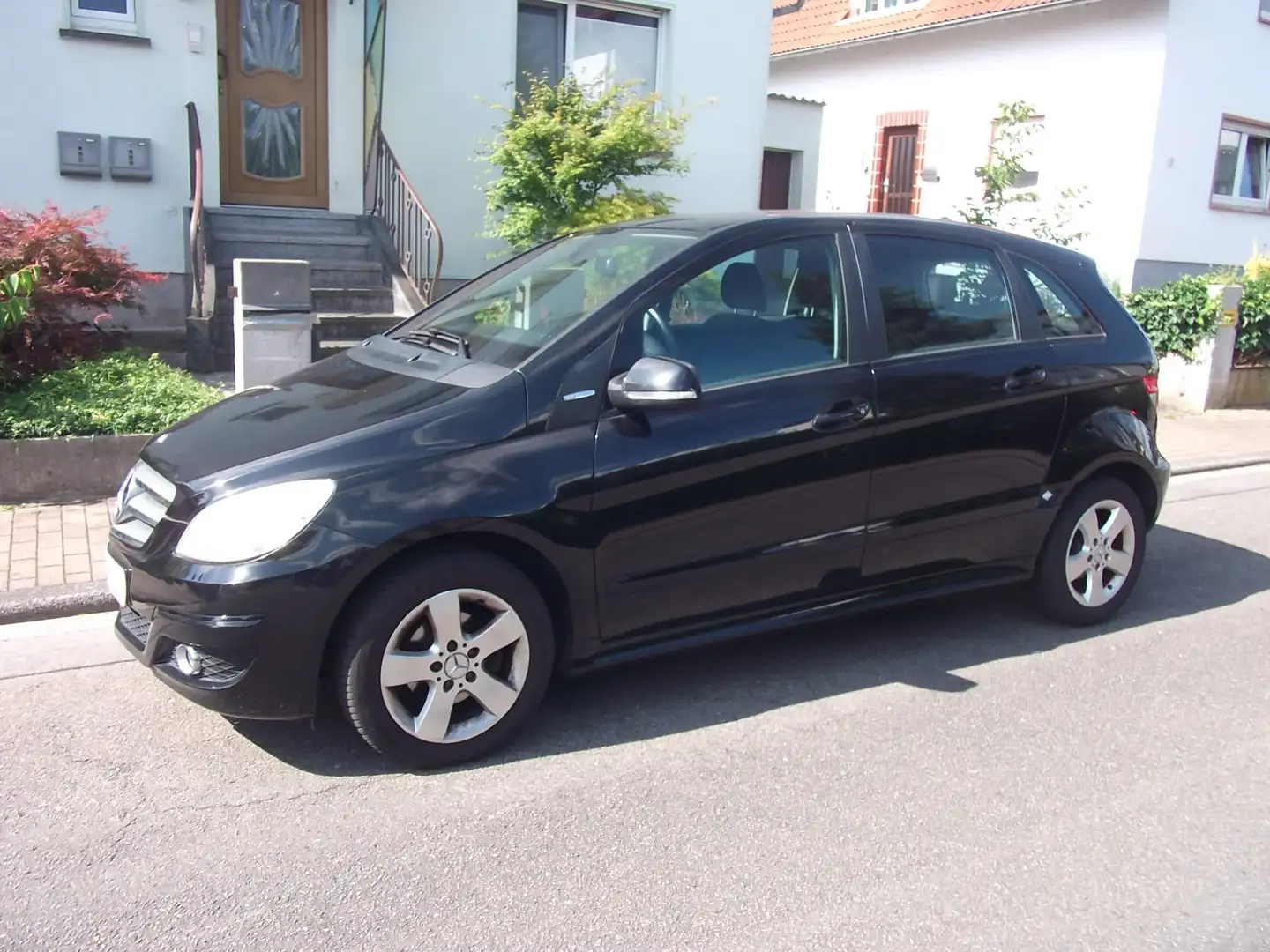 Mercedes-Benz B 160 BlueEFFICIENCY Černá - 2
