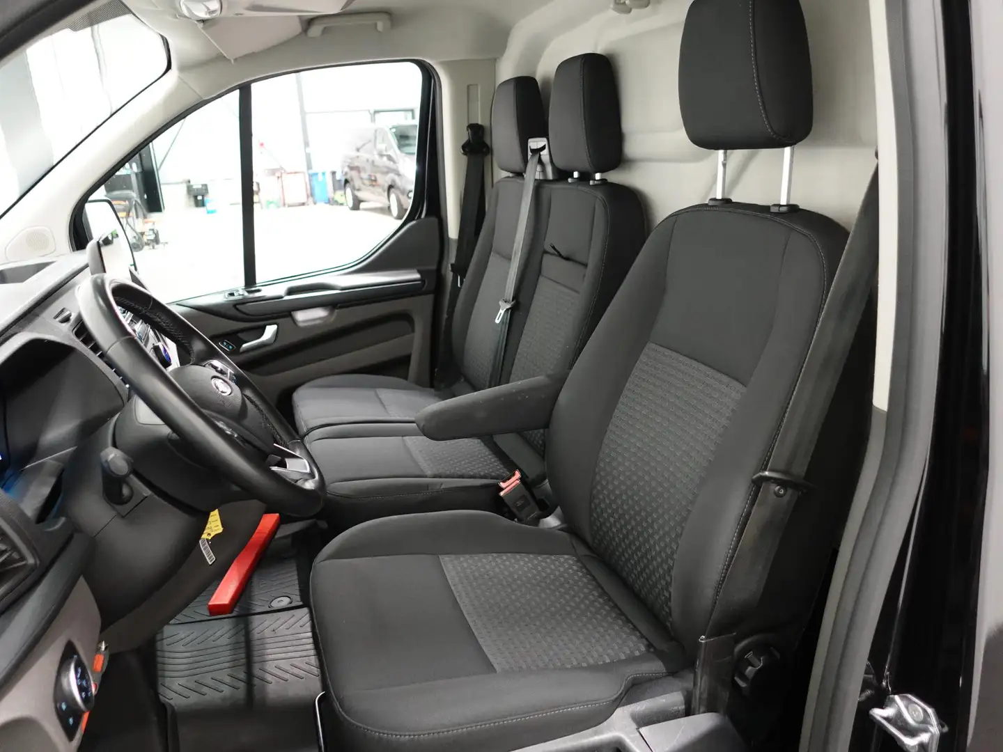 Ford Transit Custom 300 2.0 TDCI L2H1 Trend Automaat Airco Navi Cruise Zwart - 2