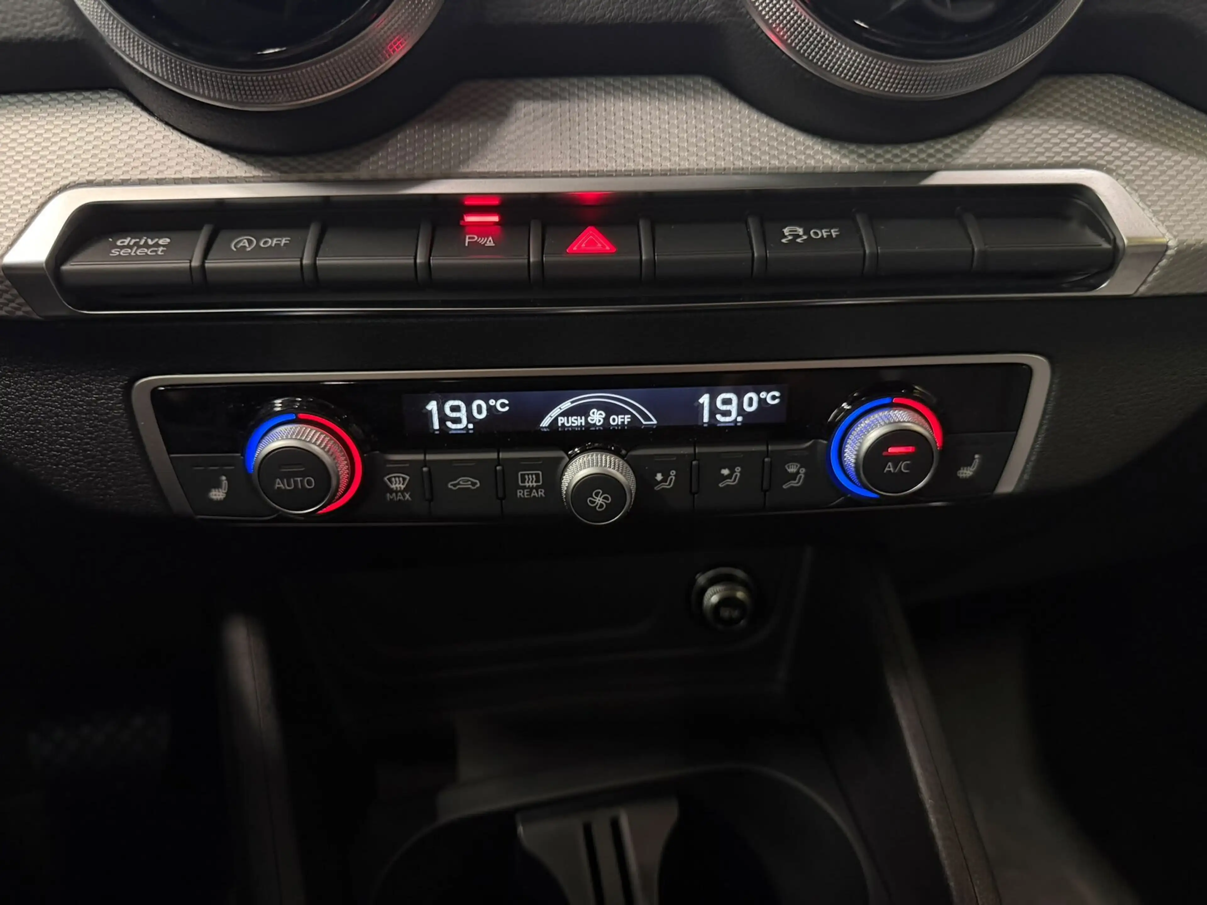 Audi Q2 35 TFSI 150cv S-line S-tronic — photo 11