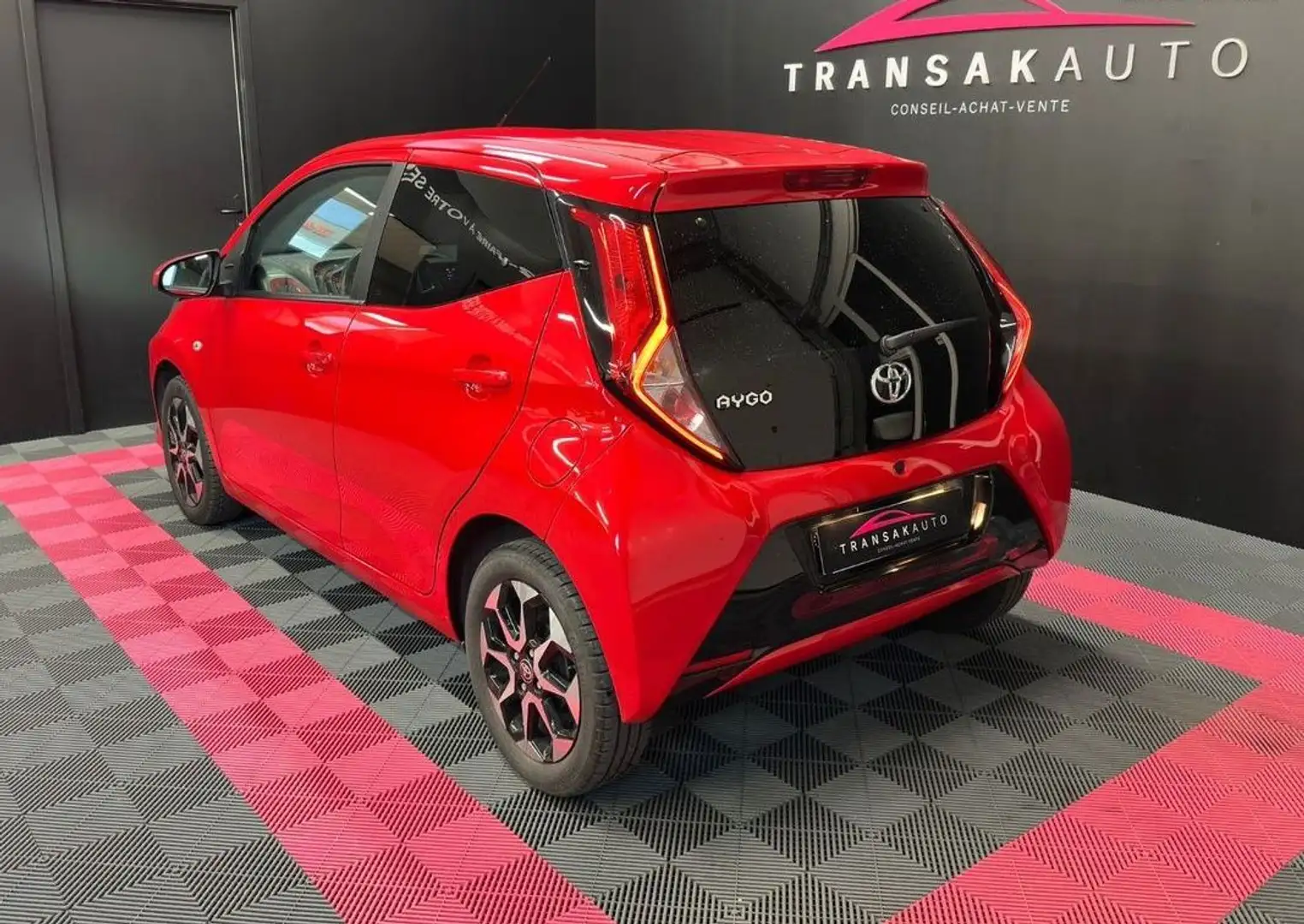 Toyota Aygo MY21 1.0 VVT-i x-play PREMIERE MAIN ORIGINE FRANCE Rouge - 2