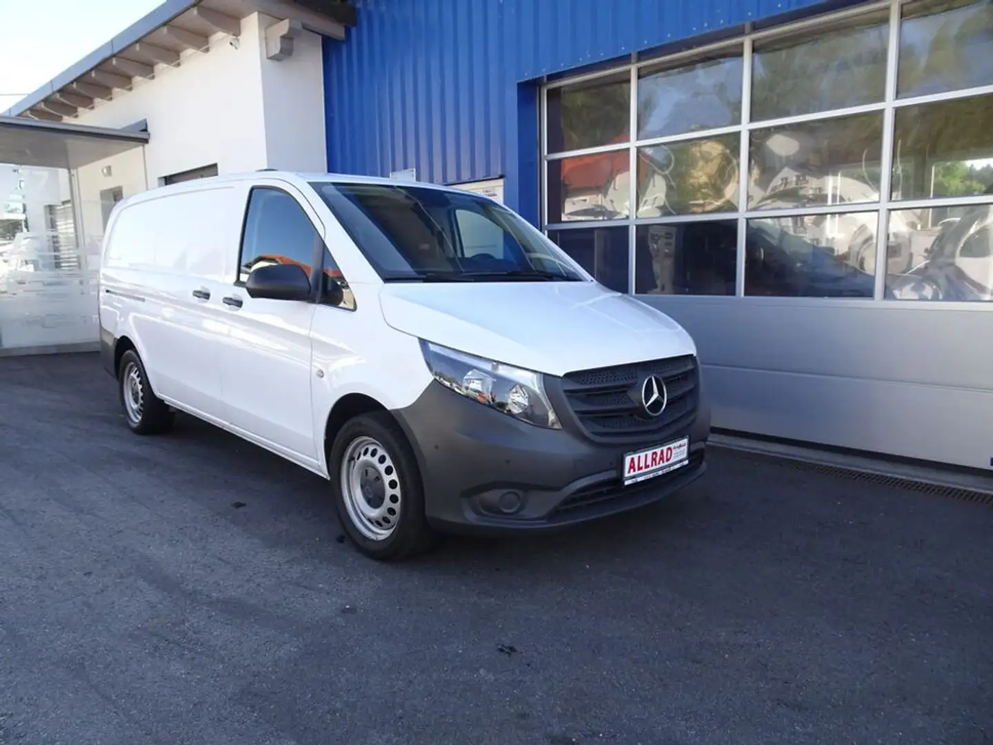 Mercedes-Benz Vito 116 CDI Kastenwagen 4x4 lang / AHK 2500 KG Weiß - 1