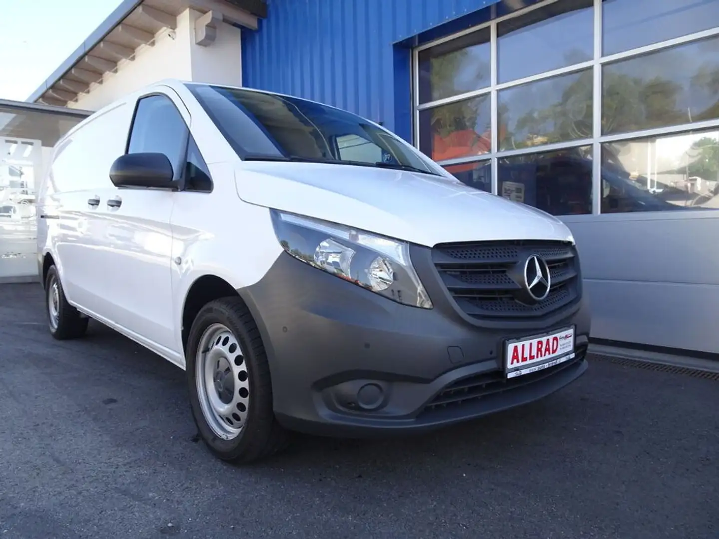 Mercedes-Benz Vito 116 CDI Kastenwagen 4x4 lang / AHK 2500 KG Weiß - 2