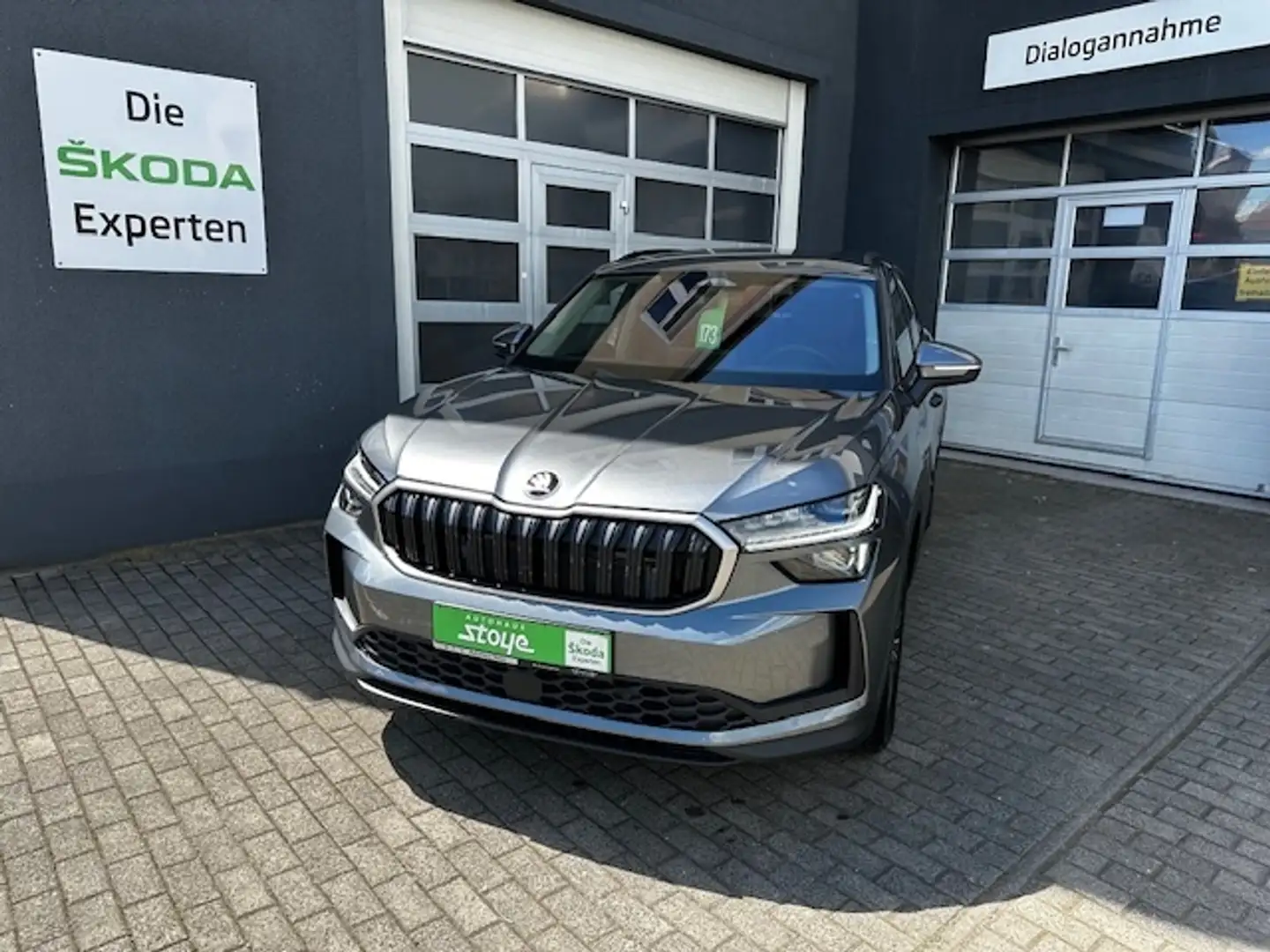 Skoda Kodiaq Selection 2.0 TDI DSG NAV;MATRIX;SHZ;ACC;TWA Grau - 2