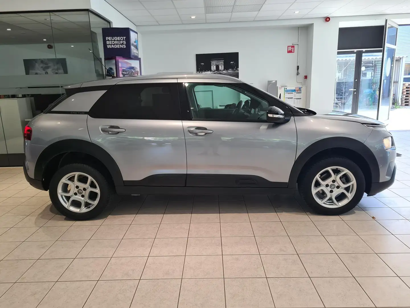 Citroen C4 Cactus 1.2 110 pk Feel | Camera | Navigatie | Keyless | A Grijs - 2