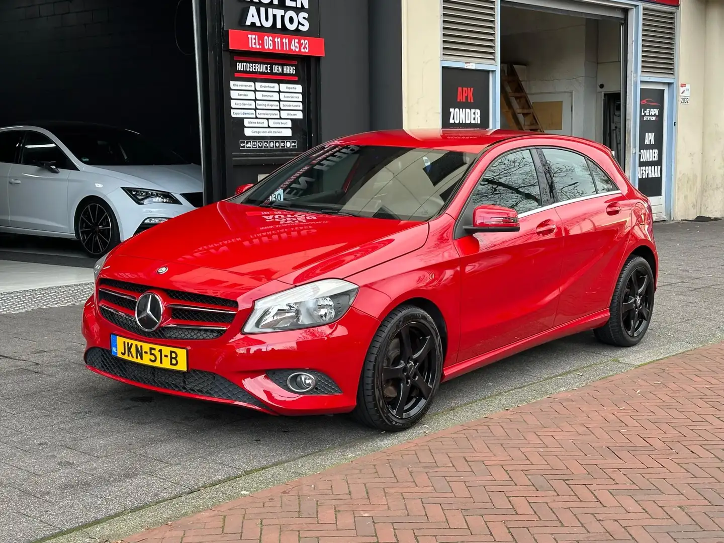 Mercedes-Benz A 180 Prestige Automaat Leer Navi Clima Camera Rojo - 1