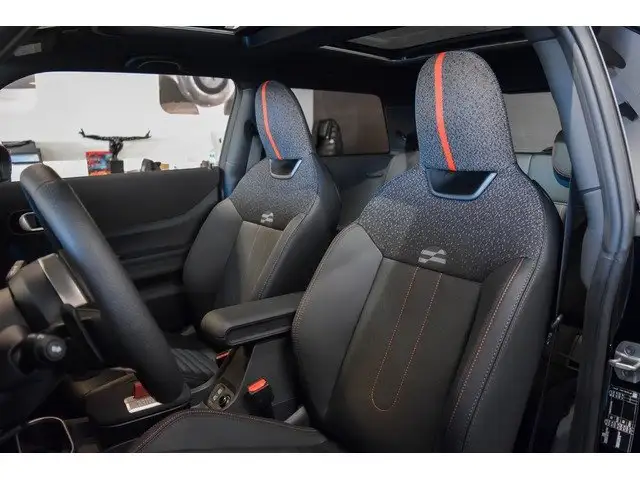 Mini Hatch view 7