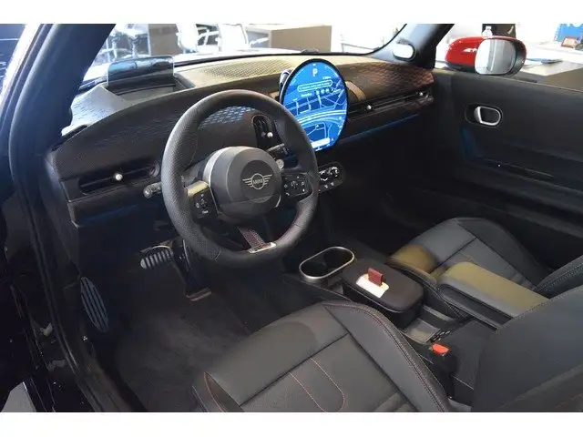 Mini Hatch view 3