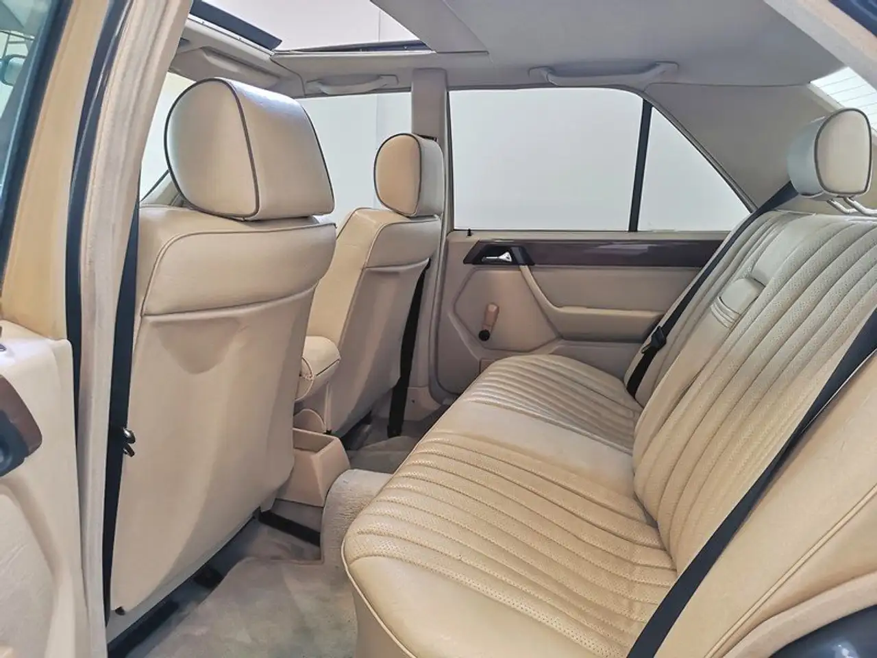 Mercedes-Benz 200E PELLE BEIGE+CLIMA+TETTO+TARGHE ORIGINALI ROMA, foto 10