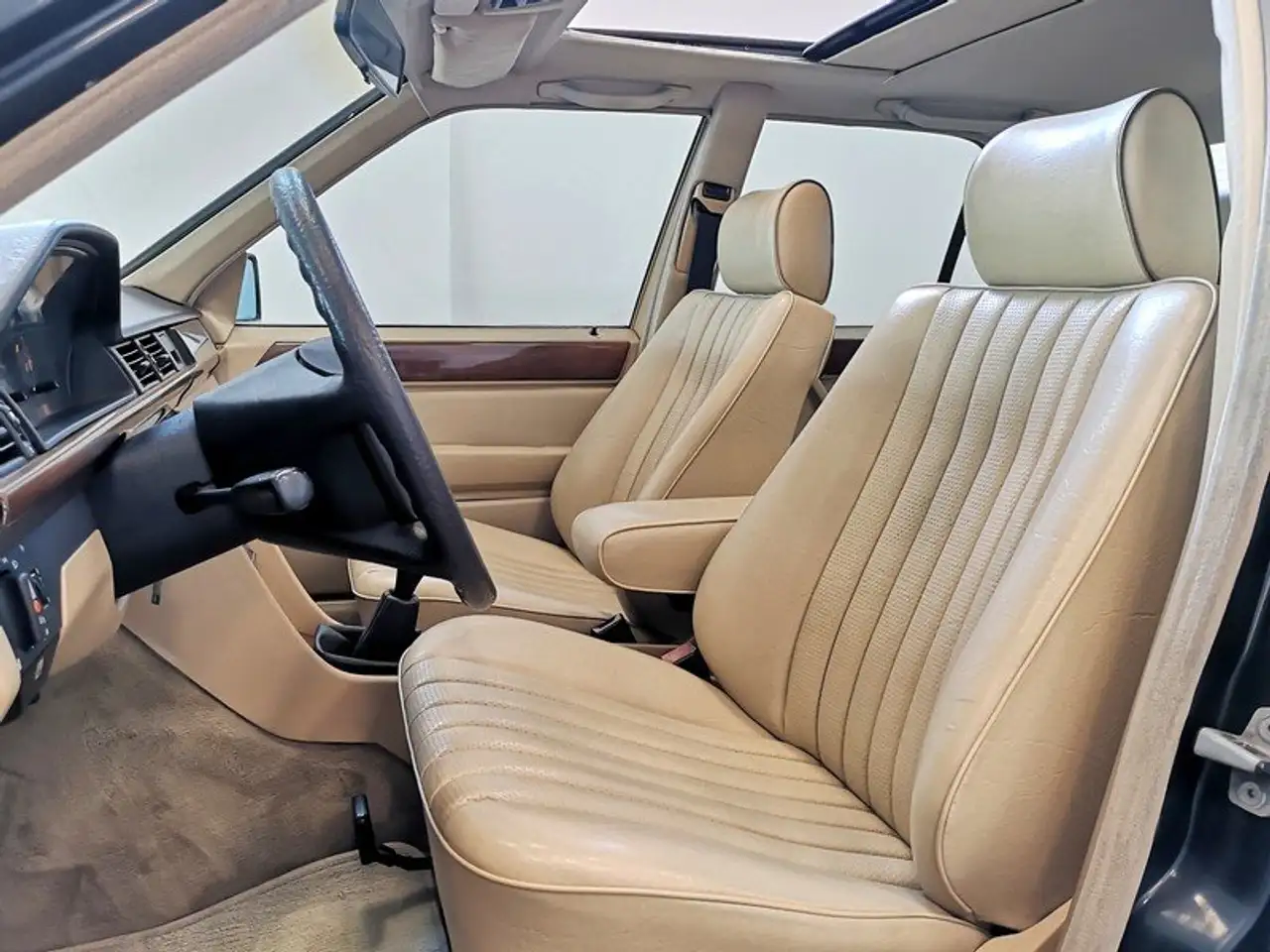Mercedes-Benz 200E PELLE BEIGE+CLIMA+TETTO+TARGHE ORIGINALI ROMA, foto 8