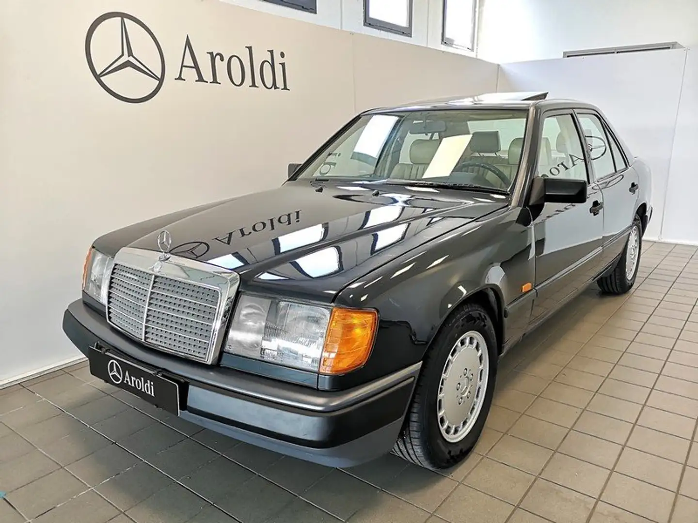 Mercedes-Benz 200 200E PELLE BEIGE+CLIMA+TETTO+TARGHE ORIGINALI ROMA Noir - 1