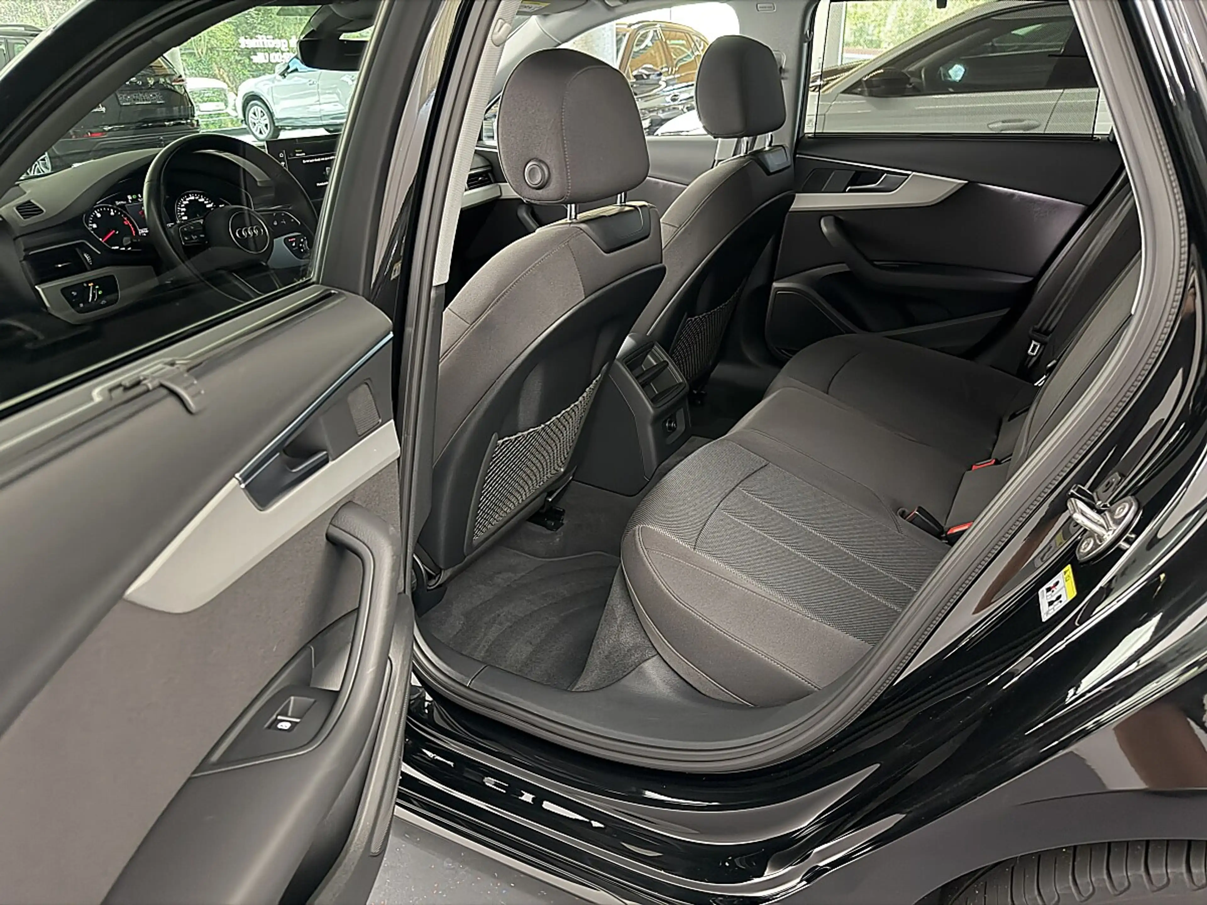 Audi A4 Avant 40TDI quattro advanced S-tronic *Standhei... — photo 13