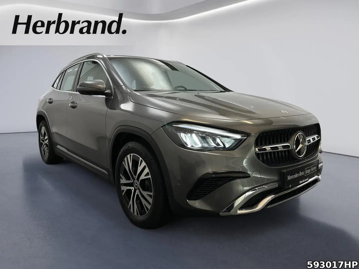Mercedes-Benz GLA 200 Progressive AHK DISTRONIC Rückfahrkamera Grau - 2