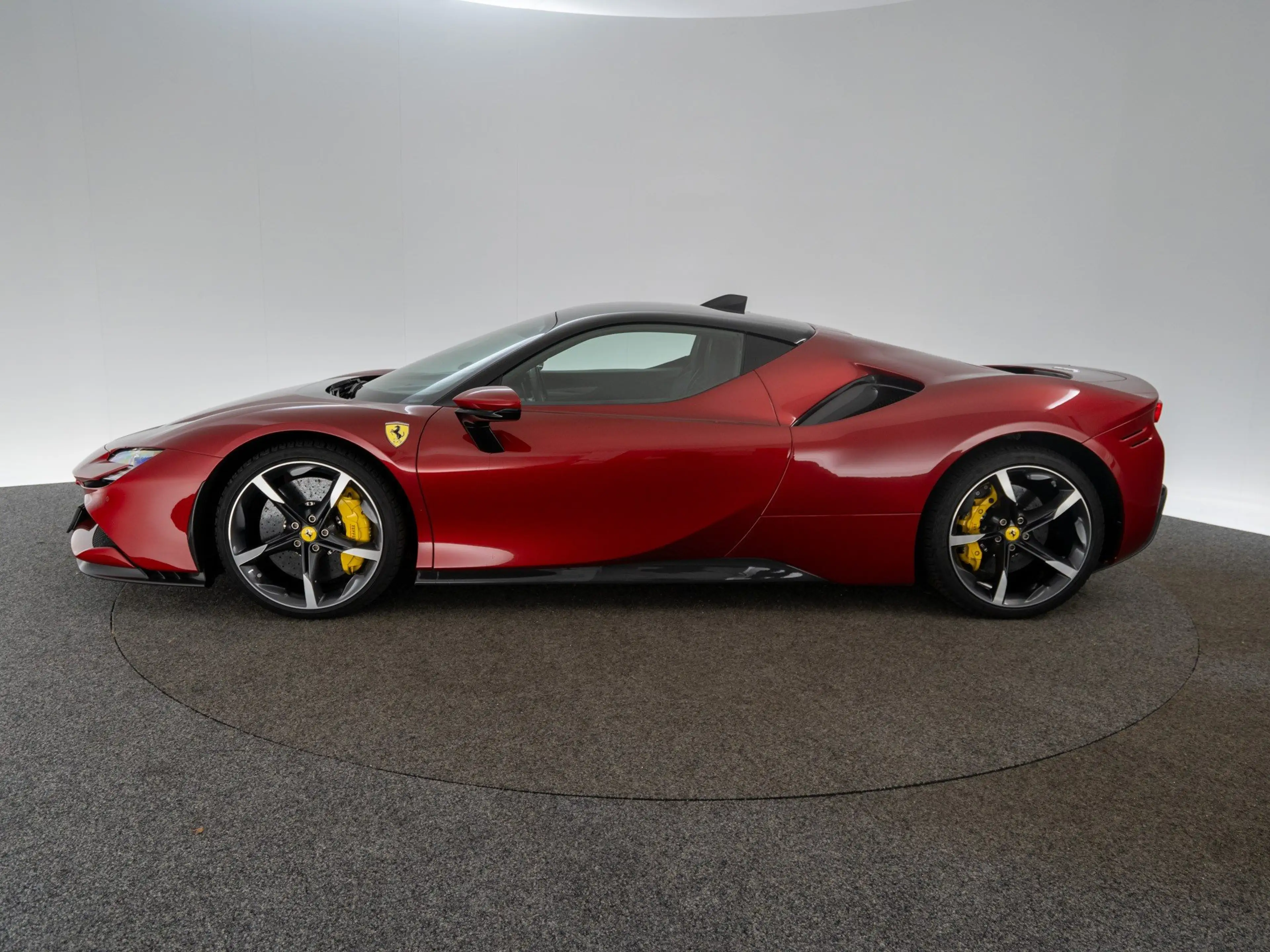 Ferrari SF90 Stradale FERRARI SINGEN — photo 3