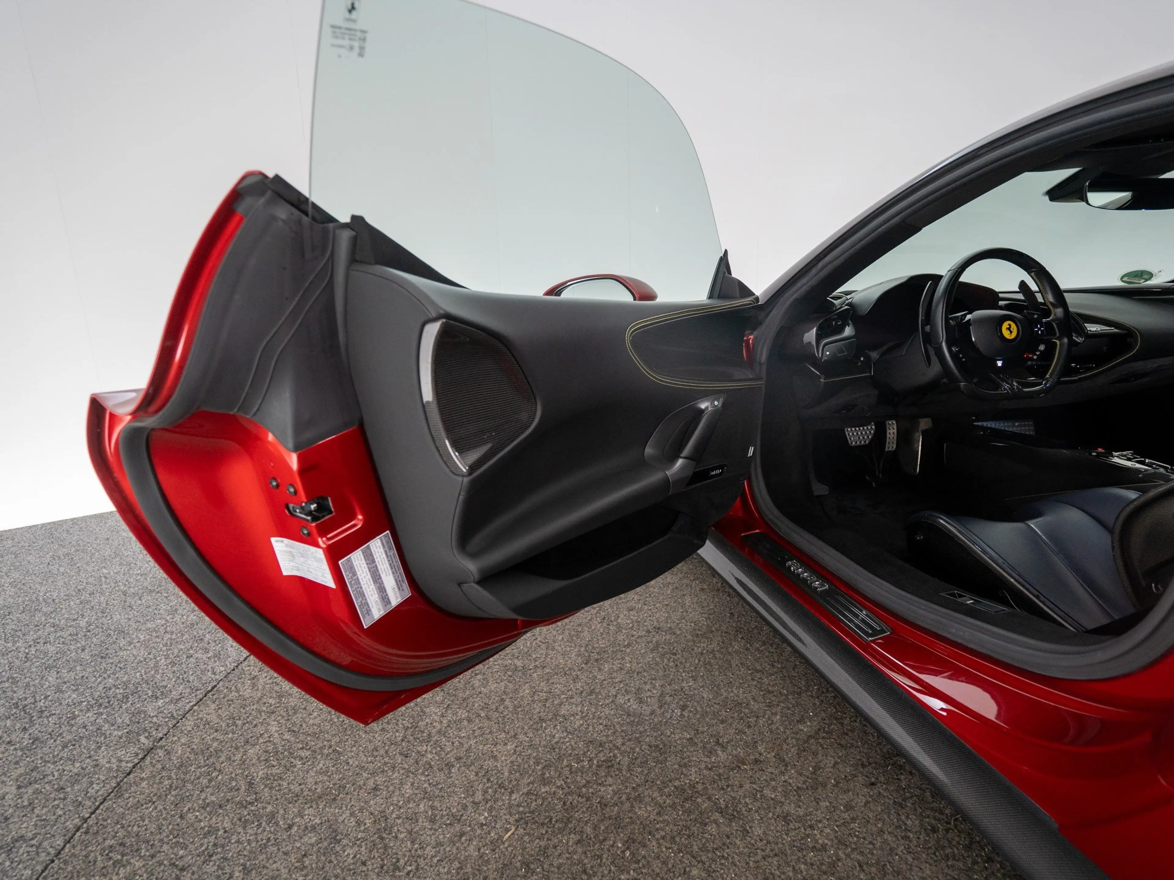 Ferrari SF90 Stradale FERRARI SINGEN — photo 13