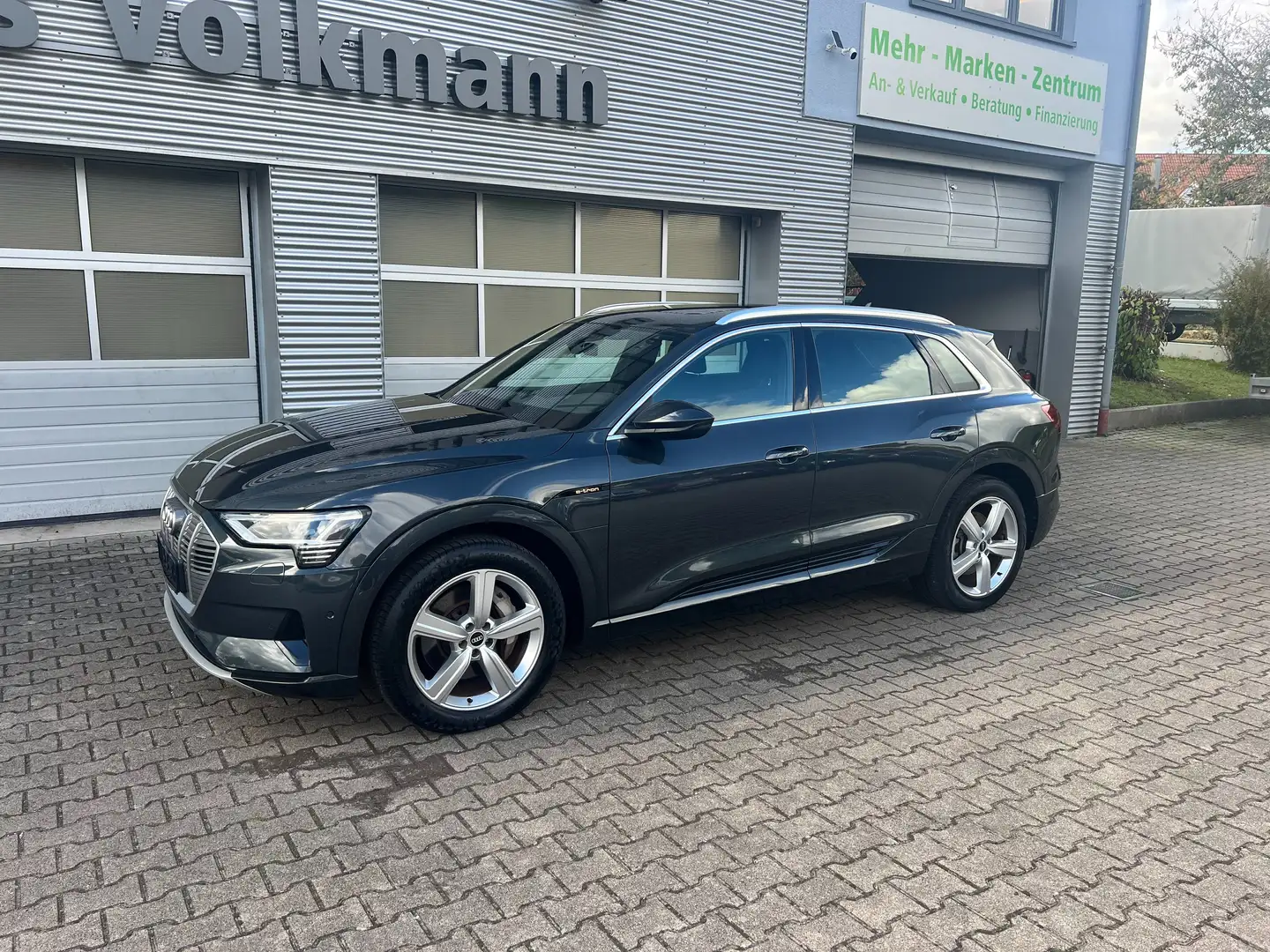 Audi e-tron 50 quattro advanced Panoramadach AHK Standheizung Grijs - 2