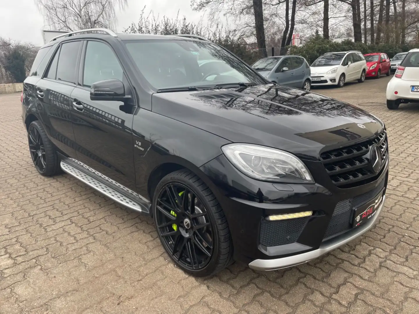 Mercedes-Benz ML 63 AMG 2 Hand TOP Zustand DE FAHRZEUG Schwarz - 1